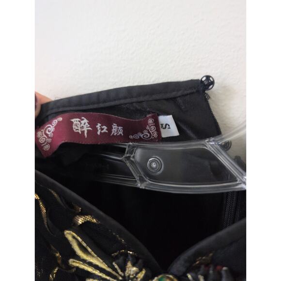 Zuì hóngyán Black Gold Applique Cocktail Dress size Small - Picture 3 of 4